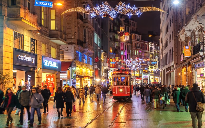 istiklal-by-night-min